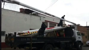 Transporte e izaje de postes